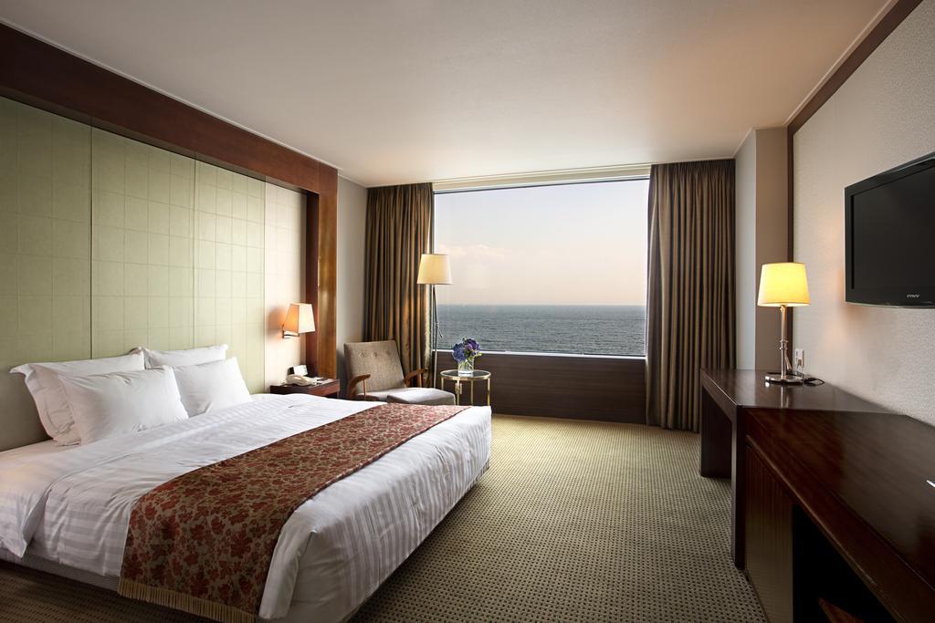 Grand Josun Pusan Zewnętrze zdjęcie A room at the hotel