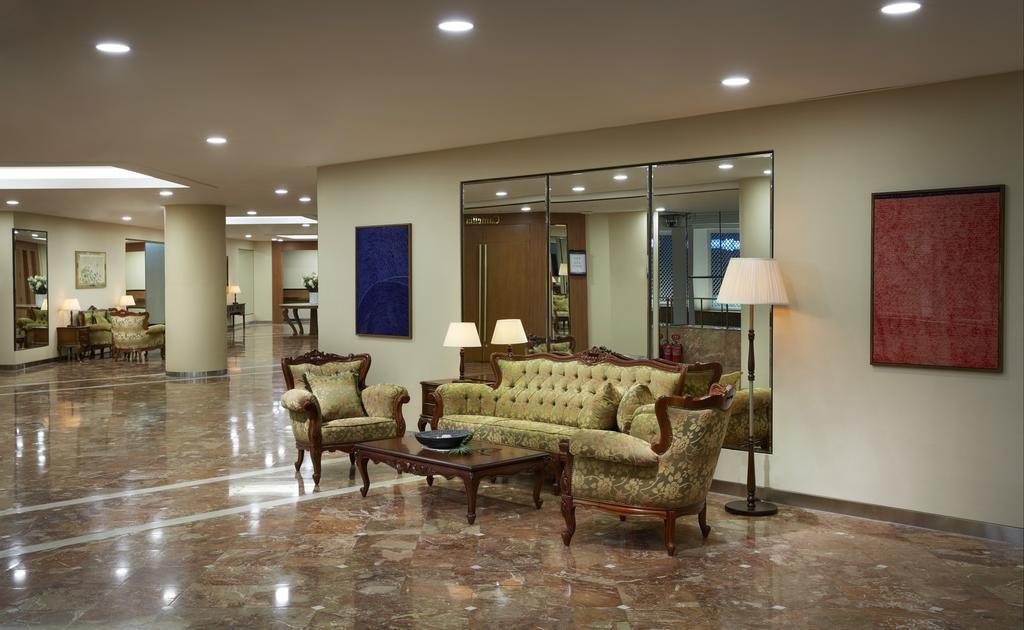 Grand Josun Pusan Zewnętrze zdjęcie The lobby of the hotel